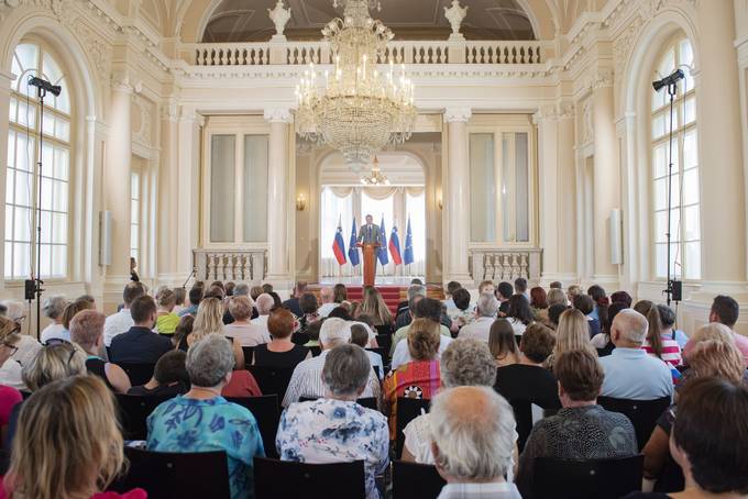 V Predsedniški palači dan odprtih vrat ob državnem prazniku združitve prekmurskih Slovencev z matičnim narodom
